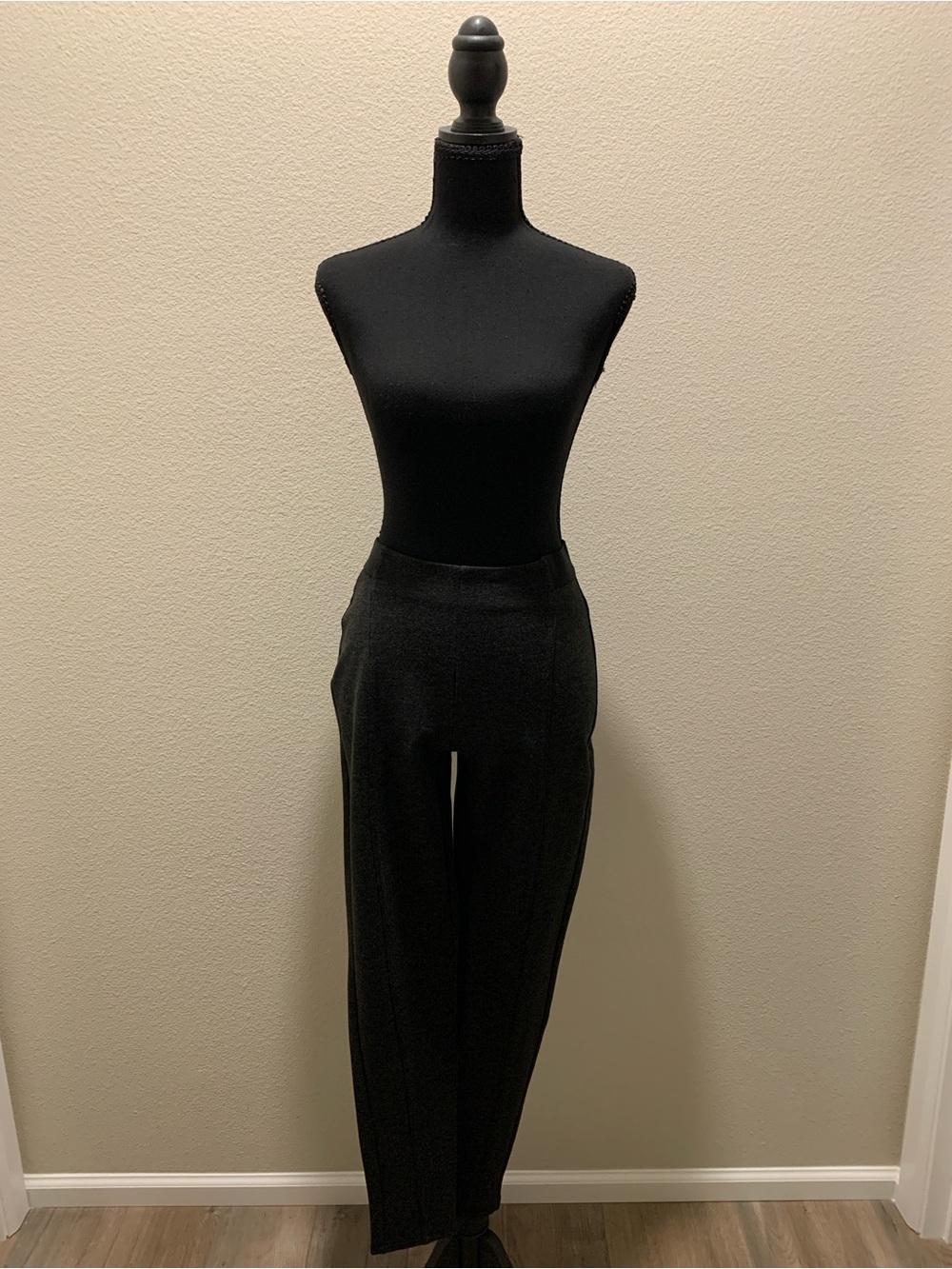 Jennifer Lopez Dark Gray High-Waist Straight Leg Pants (Size M)